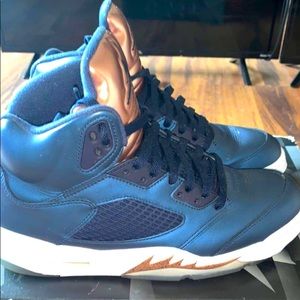 Jordan’s 4 tha low hit me up. Size 9.5 worn maby 3 times jus want em gone.